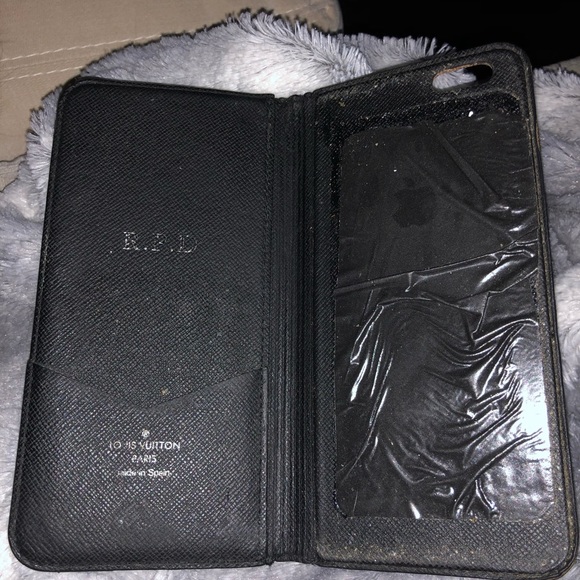 Louis Vuitton IPHONE FOLIO - Picture 3 of 3